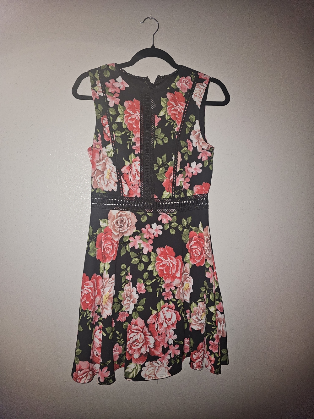 Black Floral Lace-Trim Sleeveless Dress